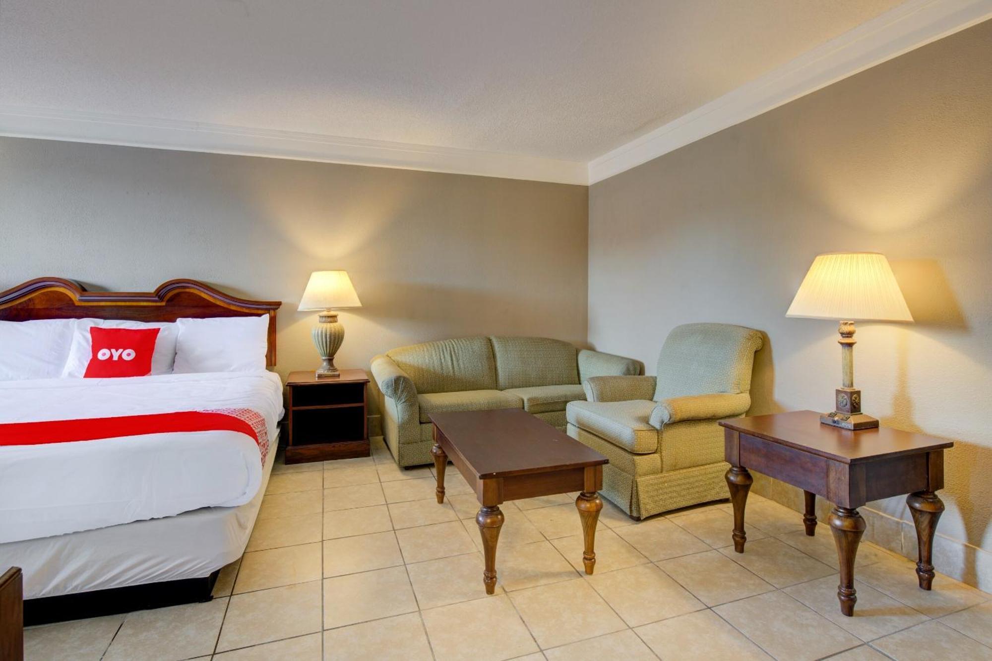 Oyo Hotel Douglas Ga Us-441 Exterior photo